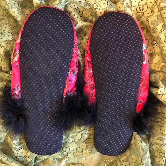 Marabou Feather Satin Slippers Floral Red Multi
New without tags - Picture 7 of 8